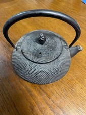 Théière en fonte noire ancienne bouilloire de collection artisanale japonaise