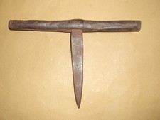 ancien verrou   en  fer forgé