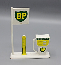 ANCIENNE POMPE A ESSENCE BP STATION SERVICE PLASTIQUE MINIATURE DRAPEAU