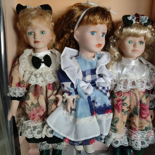Triplette petites poupees - de,