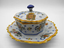 MAGNIFIQUE BEURRIER SUR PLATEAU EN FAIENCE DE DESVRES GÉO MARTEL