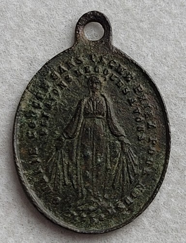Jolie petite médaille - jolie,