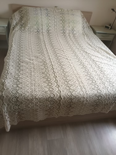 Couvre lit en dentelle - ,