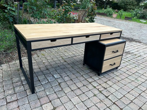 Bureau industriel avec caisson
