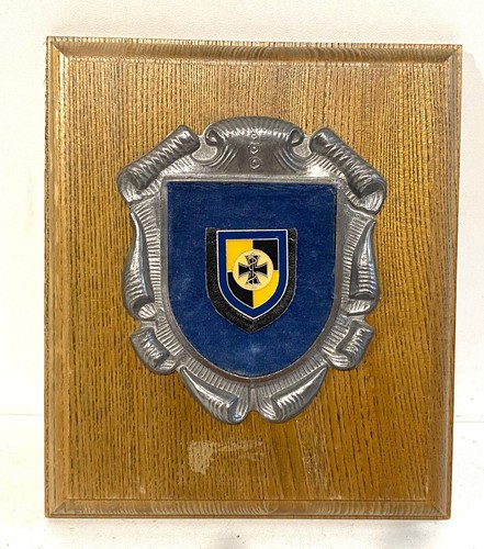 Ancienne médaille sur blason - ancienne,