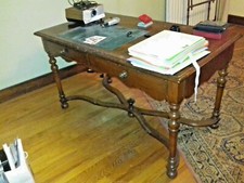 Beau Bureau table merisier