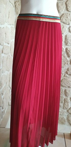 Jupe plissée bordeaux neuve