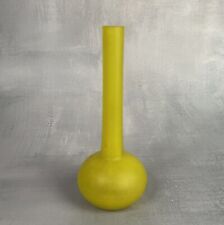 Petit vase soliflore jaune en verre pate de verre  Haut.~15cm
