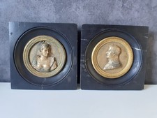 2 médaillons en bronze