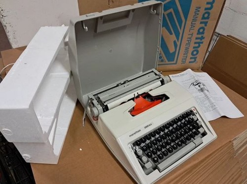 Machine écrire neuve dans - écrire, neuve,