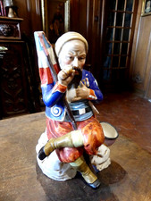 POT A TABAC en  PORCELAINE de PARIS   début 20em   LE ZOUAVE PORTE DRAPEAU