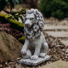 Lion avec boule droite