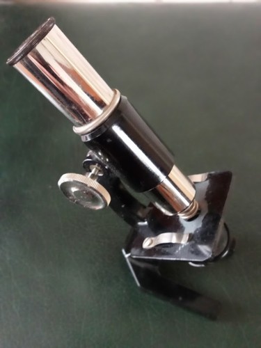 Ancien petit microscope métal