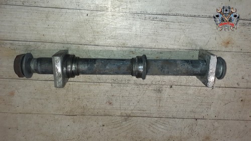 Axe roue arriere - axe,