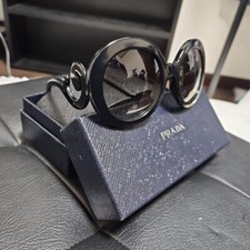 Lunettes de soleil baroques noires PRADA avec étui Hyde Fashion Accessories d395