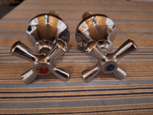Paire anciens robinets de - paire,