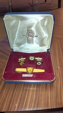 coffret vintage Boutons de manchette pince à cravate, pin's Victoria soccer...