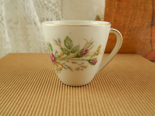 Ancienne tasse café - À, en