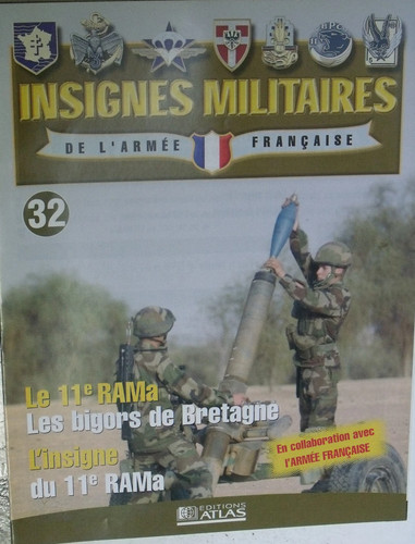 Fascicule insignes militaires - insignes,