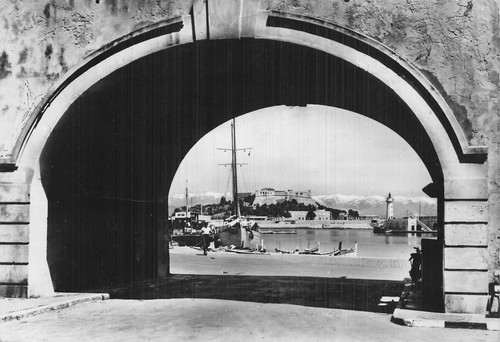 Antibes echappee sur port - antibes,
