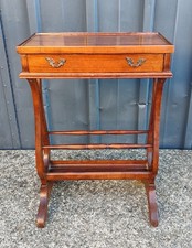 Petite table porte revues