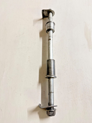 Axe roue arrière suzuki - axe,