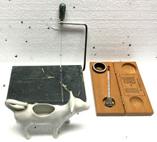 LOT  de BIBELOTS coupe fromage ou foie gras, pot à lait vache, thermomètre à vin