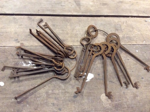 Lot anciennes clefs - lot, 25