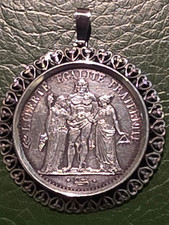 Magnifique Pendentif Avec Pièce De 10 Francs 1968 France Hercule Argent
