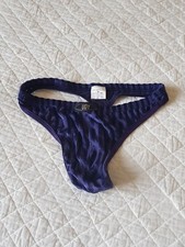 Très joli String UDY