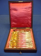 Coffret 12 cuillères à café et pince à sucre en Vermeil, Argent massif. XIXème