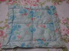 Ancien dessus lit couverture de poupée tissu satiné bouquet de fleurs 35 x 38 cm