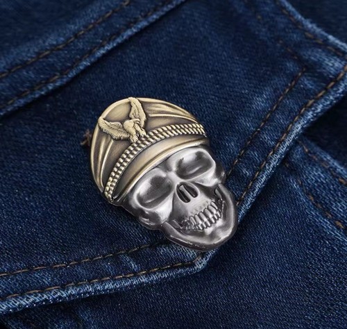 Pin broche badge tete de - pin's,