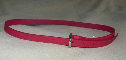 Ceinture rouge synthétique