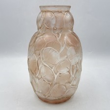 Vase en verre moulé pressé