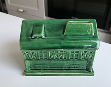 ancienne tirelire a casser en faience emaillee terre vernissee Saint Clement ?