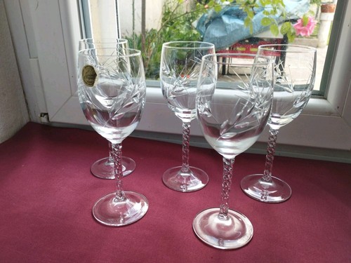 Verres vin rouge en - a,
