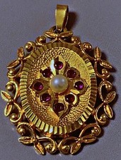 Ancien pendentif plaqué or