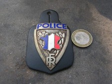 insigne  police ancien   vers 1970/80 sur son cuir    (c26)
