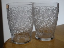 BACCARAT CRISTAL 2 ANCIENS VERRES A VIN GOUVIEUX GRAVURE ROHAN ht 7,8 cm défauts
