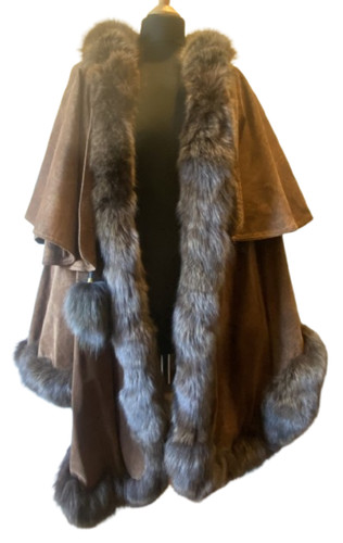 Cape imprimé cachemire cuir