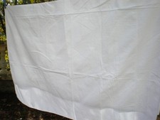 une nappe blanche vintage en lin mesure 156cmx124cm