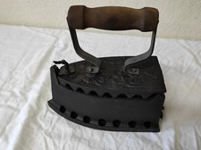 Ancien Fer à repasser à charbon en fonte   21 x 10 cm pour déco