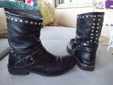 BOTTINE BOOTS  EN CUIR NOIR + CLOU ARGENT  P 37 TBE 