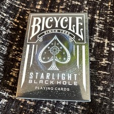 Cartes à jouer espace trou