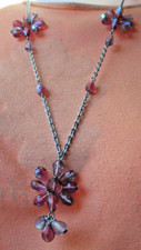 collier couleur argent pendentif fleur perle à facettes roses bijou vintage 3436