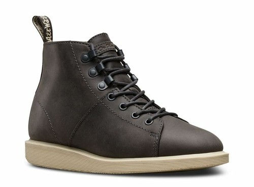 Martens trou les bottes - martens,