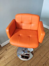 Tabouret design orange hauteur réglable et pivotant avec dossier et pied metal