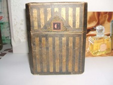 Coffret Caron 1927 pour flacon  Bellodgia Baccarat base 8x10 hauteur 12,3cm