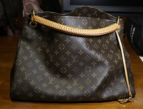 Louis vuitton artsy - louis, monogram